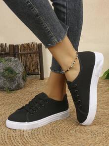 1双女士平底防滑休闲时尚运动鞋，简约百搭的低帮帆布鞋，经典透气休闲鞋，适合日常通勤和户外活动