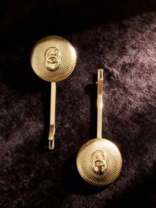 CHANEL 金色纽扣发夹，优雅时尚的发饰，奢华刘海夹，适合日常佩戴