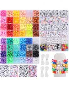 小马珠套装，包含字母和心形珠子以及弹力绳，可用于制作手链、项链和其他首饰。