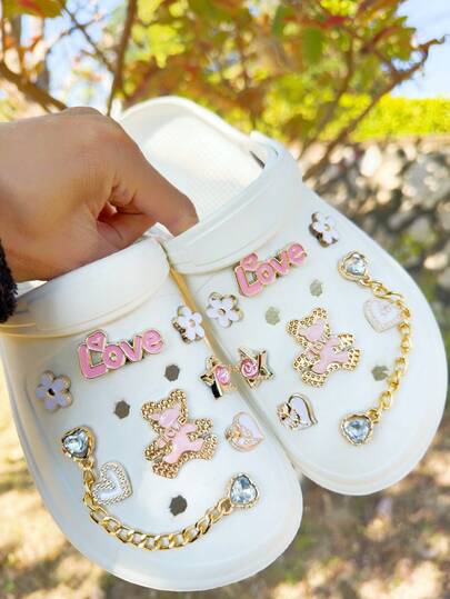 Set de 16 piezas de decoración desmontable con osos, amor, flores, corazones y estrellas en color rosa, adecuado para sandalias de playa, zapatos de jardín, zuecos huecos, clips de zapatos DIY de moda, apto para todas las estaciones, gran regalo para vacaciones