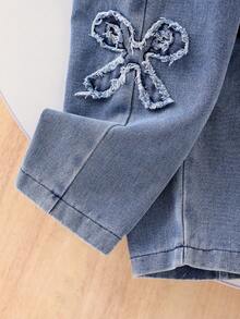 2pcs Baby Girl Fashion Minimalist Bow Print Round Neck Short Sleeve T-Shirt Top And Bow Embroidered Loose Straight Leg Denim Pants Set - White - View 9