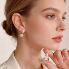 Fashionable Tulip Pearl Earrings, Light Luxury Style Ear Studs, Genuine Gold French Niche Earrings, Are The Best Choice For Ladies' Daily Gatherings, Parties, And Gift-Giving