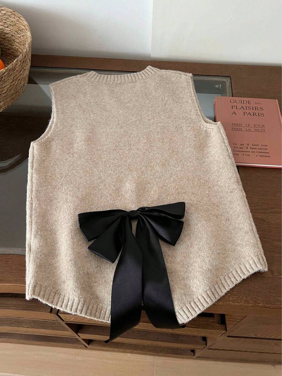 Áo vest nữ cổ tròn tối giản, thiết kế nơ khoét lưng độc đáo, đa năng, thích hợp cho việc đi làm.