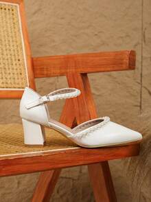 新款时尚女士尖头珍珠装饰镂空粗跟白色休闲舒适高跟鞋