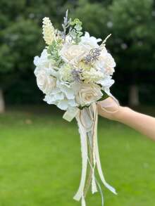 1支白色香槟色人造玫瑰新娘伴娘花束，饰以蕾丝和麻绳，适用于婚礼、派对和教堂等场合。这款优雅浪漫的人造玫瑰是派对装饰、摄影道具的理想之选，也是婚礼、家居装饰、房间装饰、派对回礼、生日、毕业典礼、单身派对等场合的绝佳礼物。 - 彩色 - 查看 4