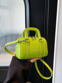 这款全新迷你圆筒手套斜挎包造型精美，复古时尚，休闲简约又不失优雅。它采用拉链设计和可调节肩带，非常适合青少年、购物和旅行使用。这款包包容量充足，可轻松收纳日常必需品，是一款百搭时尚单品。它风格百搭，适合各种场合。 - 簡約圓筒手提包 - 查看 6