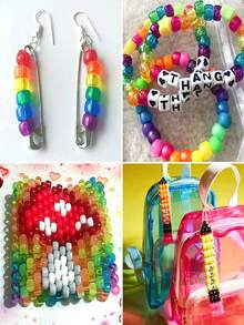 小马珠套装，包含字母和心形珠子以及弹力绳，可用于制作手链、项链和其他首饰。