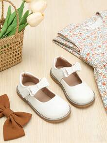 A Pair Of White Shoes With Bow - Leather Shoes,Oxford Shoes,Loafer Shoes,Flat Shoes Kids Shoes,Shoes,Girls Shoes,Girl Shoes,Zapatos De Niña,Toddler Girl Shoes,Kid Shoes,Zapatos Para Niñas,Shoes For Girls,Zapatos De Niño,Zapatos,Zapatos Para Niña,Kids,Shoes Kids,Zapatos De Niñas,Zapatos Para Niños,Little Girl Shoes,Zapatos Niña,Zapatos De Niños,Girls Dress Shoes,Girls,Flats,Zapatos Niñas,Toddler Girl,Shoes Girls,Loafers For Toddler & Little Girls & Little Boys | Ideal For School Day,Field Trip,After-School Playdate,Birthday Party,Family Brunch,Picnic,Church Service,Holiday Gathering,Art Class,Library Visit,Park Stroll,Weddings,Outings,Special Occasions,Christmas,New Year Celebrations - 3340 Trắng - Xem 1