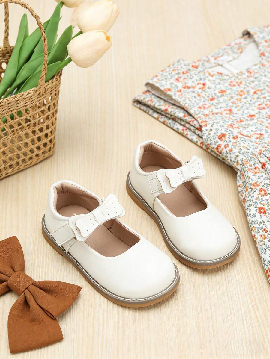 A Pair Of White Shoes With Bow - Leather Shoes,Oxford Shoes,Loafer Shoes,Flat Shoes Kids Shoes,Shoes,Girls Shoes,Girl Shoes,Zapatos De Niña,Toddler Girl Shoes,Kid Shoes,Zapatos Para Niñas,Shoes For Girls,Zapatos De Niño,Zapatos,Zapatos Para Niña,Kids,Shoes Kids,Zapatos De Niñas,Zapatos Para Niños,Little Girl Shoes,Zapatos Niña,Zapatos De Niños,Girls Dress Shoes,Girls,Flats,Zapatos Niñas,Toddler Girl,Shoes Girls,Loafers For Toddler & Little Girls & Little Boys | Ideal For School Day,Field Trip,After-School Playdate,Birthday Party,Family Brunch,Picnic,Church Service,Holiday Gathering,Art Class,Library Visit,Park Stroll,Weddings,Outings,Special Occasions,Christmas,New Year Celebrations - 3340 Trắng - Xem 1