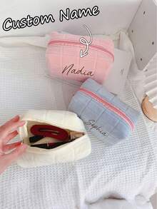 Túi đựng đồ có thể tùy chỉnh, in tên của bạn. Mềm mại và bền chắc, dung tích lớn, được làm từ vải polyester kẻ caro. Túi đựng mỹ phẩm/đồ dùng cá nhân du lịch này có khóa kéo giúp dễ dàng cất giữ mỹ phẩm. Thích hợp cho du lịch, đi làm, dã ngoại, mua sắm và sử dụng hàng ngày. Cũng là một món quà hoàn hảo cho Ngày Valentine, Năm mới hoặc dành tặng mẹ, chị gái và bạn bè nữ. - Nhiều màu - Xem 2