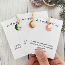 12个/6套星月合金钥匙扣和口袋拥抱卡片钥匙圈套装，适合作为斋月礼物、开斋节礼物，附赠鼓舞人心、温馨的卡片留言。