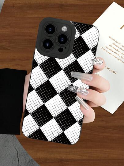 Funda de teléfono con patrón de cuadros de argyle en blanco y negro. Diseño de tema de patrón negro clásico, lujoso, a prueba de golpes y estético. Protección contra protuberancia de lente. Compatible con iPhone 17/17Pro/17Pro Max, 16, 15, 14, 13, 12, 11 Plus/Pro Max y series, y compatible con la serie Galaxy S/A. Regalo para el Día de Pascua, decoración/regalo para cumpleaños, novia, novio, amigo o usted mismo.