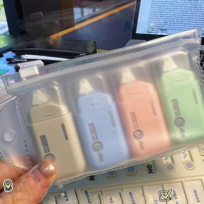 6毫米 x 196.85英寸双面胶带，柔和色调，适用于剪贴簿、手工制作和相册。是日记、DIY、办公和返校的理想之选。便携式塑料瓶装不粘多用途胶水，精准瓶嘴，方便在DIY物品上顺滑涂抹。