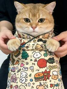 柔软舒适的宠物猫咪美容罩，可爱卡通图案 - 宠物保护罩，适合喂食、防抓、防逃脱，柔软舒适，易于清洁，可用于美容、清洁耳朵、修剪指甲和收纳，清洁宠物毛巾 - 一只蓝眼睛的白猫在舒适的环境中放松，猫咪美容布，趣味设计，柔软面料，多用途，无需电池 - 彩色 - 查看 2