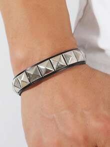 朋克风铆钉皮手链，男女通用，朋克摇滚铆钉手链套装，铆钉皮手链，80年代复古腕带，Emo风格手链，可调节朋克配饰，铆钉皮手链，适合日常佩戴和作为礼物，也适合派对、万圣节等场合。