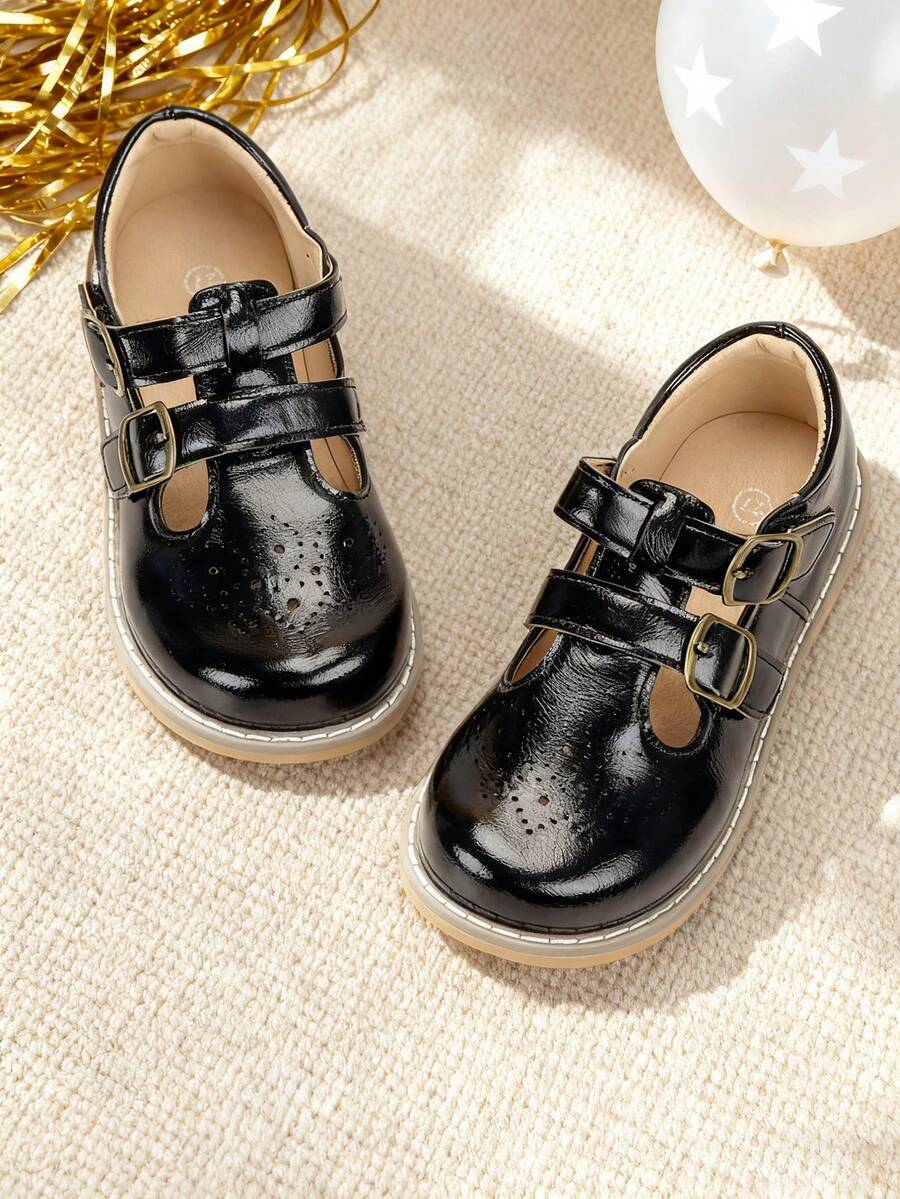 A Pair Of Black Shoes With T-Strap,Metal Buckle - Leather Shoes,Oxford Shoes,Loafer Shoes,Flat Shoes Kids Shoes,Shoes,Girls Shoes,Girl Shoes,Zapatos De Niña,Toddler Girl Shoes,Kid Shoes,Zapatos Para Niñas,Shoes For Girls,Zapatos De Niño,Zapatos,Zapatos Para Niña,Kids,Shoes Kids,Zapatos De Niñas,Zapatos Para Niños,Little Girl Shoes,Zapatos Niña,Zapatos De Niños,Girls Dress Shoes,Girls,Flats,Zapatos Niñas,Toddler Girl,Shoes Girls,Loafers For Toddler & Little Girls & Little Boys | Ideal For School Day,Field Trip,After-School Playdate,Birthday Party,Family Brunch,Picnic,Church Service,Holiday Gathering,Art Class,Library Visit,Park Stroll,Weddings,Outings,Special Occasions,Christmas,New Year Celebrations - CG5340-黑色 - 查看 1