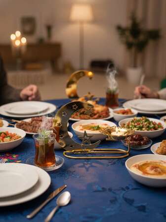 1Pc/Set Star And Moon-Shaped Candle Holder Made Of Metal. It Features A Light Luxury And Elegant Style, With A Decorative Design Combining Crescent Moons And Stars, Paired With A Hollow Carved Top Cover And An Inner Candle Holder. Suitable For Decorating Bedrooms, Light Luxury Living Rooms, Artistic Bookstores, Bedroom Desks, And Dining Tables. It Is Also Ideal For Festive Setups For Occasions Such As Eid Or Anniversaries.