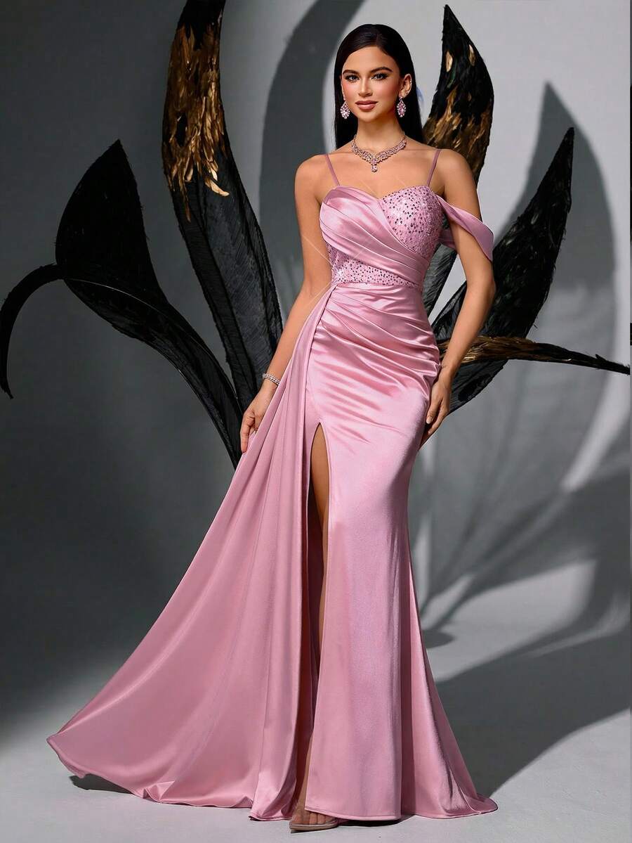 优雅亮片心形领口派对正式礼服，女士无袖吊带高开衩晚礼服，略带弹性的梭织面料，粉色系长款婚纱，适合春季穿着。