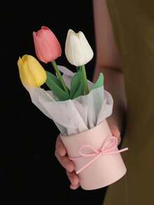 1 束优雅郁金香花束，装在小花桶中 - 非常适合家居装饰、生日礼物和拍照道具，也适用于情人节、感恩节、母亲节和毕业典礼等庆祝活动，是理想的花卉装饰。 - 彩色 - 查看 5