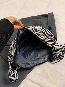 女士时尚斑马纹新月形斜挎包，大容量 - 黑色 - 查看 6