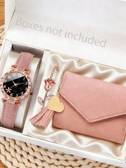 3 件套简约休闲女士石英表套装，粉色和金色女士配饰（包括一款粉色皮表带镶钻表盘石英表、一条玫瑰手链和一个粉色心形流苏皮夹）。