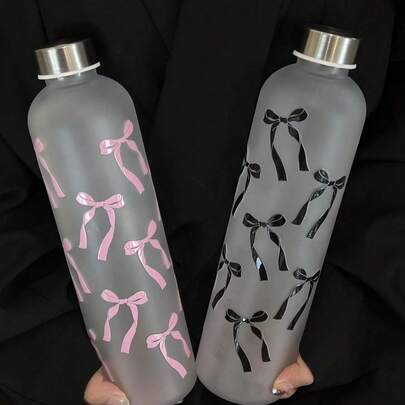 1000ml Matte PC Water Bottle. Original Bow Print Design | Stainless Steel Sports Cap. Leak-Proof Design, Suitable For Gym Use, Essential Fashion Sports Item, Suitable For Travel, Outdoor Activities, Camping, Outdoor Sports And Fitness, Student Portable Water Bottle, Also Suitable As Office Decor, Desktop Ornament, Valentine's Day Gift, And For Study And Daily Use.