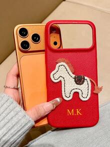 个性化仿皮心形吊坠手机壳，皮革心形吊坠蝴蝶结装饰，可定制姓名仿荔枝图案手机壳，兼容苹果17/16/15/14 Pro Max/13/12/11 Plus，情人节礼物，生日礼物，节日礼物，送给他的/她的礼物，个性化礼物，送给配偶的定制礼物，周年纪念礼物，送给父母的礼物