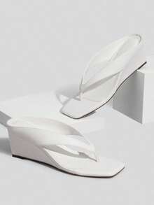 Athlefit Women's Low Wedge Sandals Square Toe Flip Flops Dressy Thong Heels Open Toe Summer Beach Sandals - 白色 - 查看 4