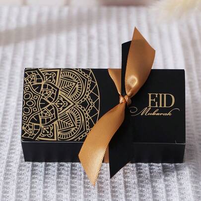 10 ianuarie 2020 Cutie dreptunghiulară pentru bomboane cu temă Eid Mubarak, auriu negru/platină, potrivită pentru ambalarea cadourilor mici, cutiilor cadou în formă de eșarfă, dulciurilor lucrate manual, fursecurilor, ciocolatei, fructelor uscate, poate fi folosită ca și cadouri mici de sărbători, cadouri de întoarcere la Ramadan, cutii suveniruri Eid Mubarak.