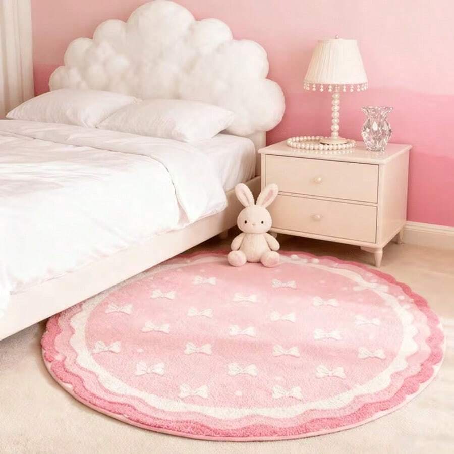 1 tấm thảm tròn mềm mại, êm ái, trang trí nơ hồng trắng, thích hợp cho phòng khách, phòng ngủ, lối vào, nhà bếp, cạnh giường ngủ. Thảm trang trí nhà cửa bền chắc, chống bụi, quà tặng năm mới cho gia đình và bạn bè.