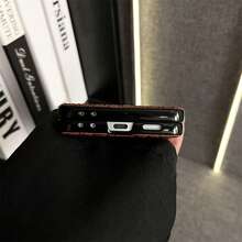 奢华简约酒红色草编图案手机壳，配毛绒链条，兼容三星 Galaxy ZFlip7、Z Flip6、ZFlip 5，防震后盖 - 酒紅色 - 查看 10