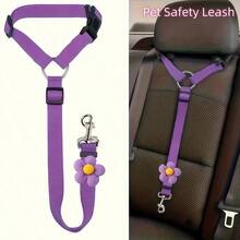 1条紫色花朵装饰宠物牵引绳，车载宠物牵引绳，带扣设计，防止狗狗在车内乱跑，高强度拉力，确保宠物出行安全并提供冲击保护