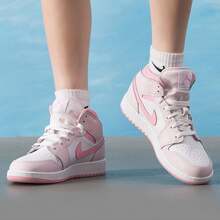 Nike 青少年款 Air Jordan 1 Mid 篮球鞋 - 白色/粉紅色 - 查看 3