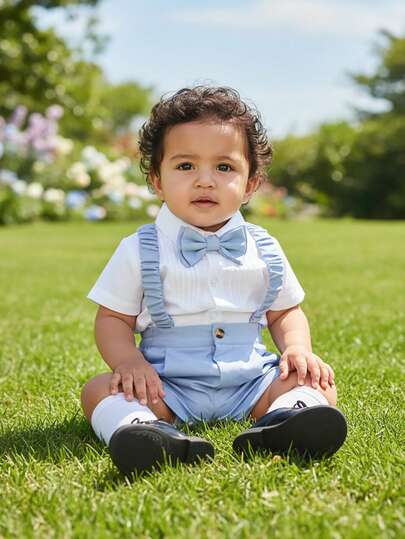 BOARNSEORL 2 piezas Conjunto de caballero para bebé niño - Camisa de manga corta blanca con corbata de moño y pantalones azules con tirantes, moda adecuada para fiesta de cumpleaños, boda, reunión familiar, traje formal de paje, versátil