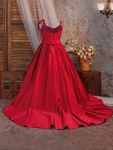 Abito elegante da sera per ragazze pre-adolescenti, in raso tinta unita con decorazione floreale, corto davanti e lungo dietro con strascico, adatto per matrimoni, lauree, feste da ballo, non include fascia per capelli - Bordò - Visualizzare 2