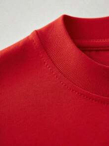 Corazón rojo con la palabra LOVE simboliza un lazo romántico duradero y la unión de dos almas que comparten felicidad y cariño mutuo camiseta de hombre pareja algodón suave transpirable 220g 100% algodón ideal para regalos románticos y uso diario - Rojo - Ver 4