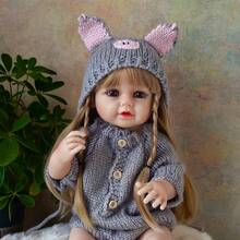 22英寸（约55厘米）逼真重生娃娃，全身乙烯基材质，时尚灰色连帽衫，沐浴玩耍伴侣，生日礼物（包含奶瓶、安抚奶嘴、尿布、出生证明） - 灰色 - 查看 7