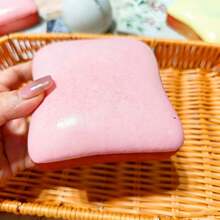 慢回弹、柔软有弹性的奶酪砖，挤压起来乐趣无穷。逼真的奶酪质感，有效缓解压力。高科技减压玩具，适合作为学生和上班族的礼物。 - 彩色 - 查看 13