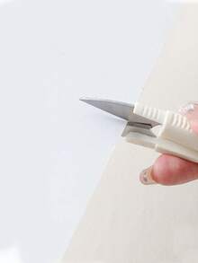 迷你弹簧剪刀，带保护帽，白色极简设计，小型缝纫线剪刀，便携式安全剪刀 - 白色 - 查看 2