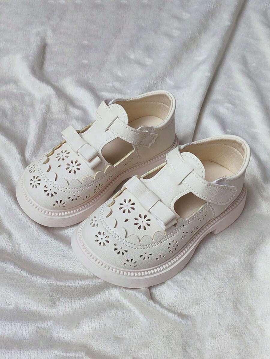 1 Pair Girls Cute Princess Loafers, Hollow Breathable Soft Sole Non-Slip Versatile Children Leather Shoes, Simple Fashion Infant Toddler Walking Shoes With Hook And Loop, Suitable For Spring, Summer, Autumn - Beige - View 1