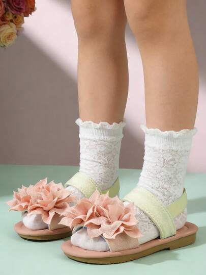 2026 Spring Summer Oxygen Sweetheart Limited Edition [Girls 3-12 Years Soft Sole First Walkers][Toddler Infant] Pink Green Color Block <3D Layered Floral> Design Light Green Elastic Strap Skin-Friendly Soft Lining Non-Slip Cushioned Flexible Sole Open Toe Elastic Heel Design Flat Fresh Sweet Oxygen Girl Style [Kids Flower Sandals][Girls Flat Fashion Shoes] For School Afternoon Tea Summer Outings Multi-Scene Wear