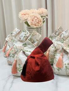 1件装多功能腕包，这款宽敞的礼品袋是一款创意单肩手提包，非常适合度假，复古风格，重点在于流苏金色提花腕包。 - 彩色 - 查看 1