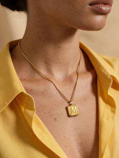 MECYLIFE 1 st 3D-kubbokstavshängehalsband, elegant personligt namnhalsband, rostfritt stålkedja, mångsidiga smycken för vardagsbruk