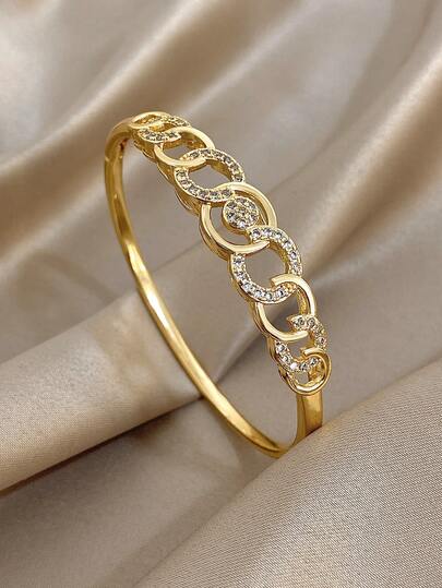 1件18K镀金环状手镯，镶嵌闪亮水晶，适合派对和日常佩戴，是生日、周年纪念日、情人节和各种庆祝活动的时尚礼物。
