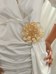 1 chiếc ghim cài áo hoa bằng satin kiểu Pháp cổ điển thanh lịch, đính đá lấp lánh, sang trọng và tinh tế, phù hợp với vest, váy, trang phục trang trọng, thích hợp cho phụ nữ sử dụng hàng ngày, dự tiệc và mọi dịp, cũng là một món quà tuyệt vời. - Màu be - Xem 2