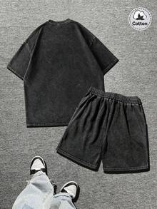 Ensemble de manches courtes pour hommes, élément nouveau de Ramadan, lavé vintage. Ensemble de manches courtes de mode de rue, motif intéressant Emo, lavé noir. Ensemble de manches courtes imprimé anglais, décontracté et cool pour le port quotidien. Ensemble de manches courtes en coton noir lavé, motif imprimé anglais, polyvalent et cool. Ensemble de style Y2K, adapté pour le port quotidien. - Noir - Voir 3
