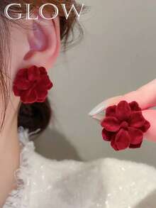 一对优雅的天鹅绒山茶花耳钉，精致甜美，适合少女日常佩戴，也适合新年、情人节等节日佩戴。 - 花朵 - 查看 2