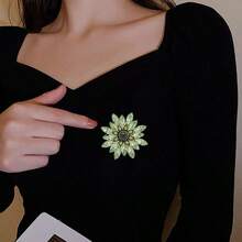 1pc Elegant Sunflower & Daisy Flower Zinc Alloy Rhinestone Brooch, Suitable For Women's Daily, Party, And Event Wear - Flowers - View 4
