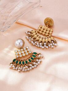 1 Đôi bông tai sang trọng, tinh tế với ngọc trai đính kèm và thiết kế hình vuông rỗng, trang trí tua rua. - Nhiều màu - Xem 4