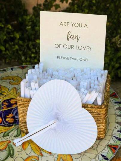 1/10/30/50/80/100 piezas Abanicos de papel redondos blancos, suministros para ceremonias de boda, abanicos de papel plegables blancos elegantes, diseño de origami en forma de corazón, abanicos de mano, adecuados para decoración de invitados de boda, fotografía de la novia y regalos de fiesta, suministros para recepción y ceremonia, accesorios de boda | Abanicos de mano elegantes | Abanicos de papel de arte DIY, abanicos decorativos con forma de corazón, abanicos de papel de verano, mejor regalo de cumpleaños